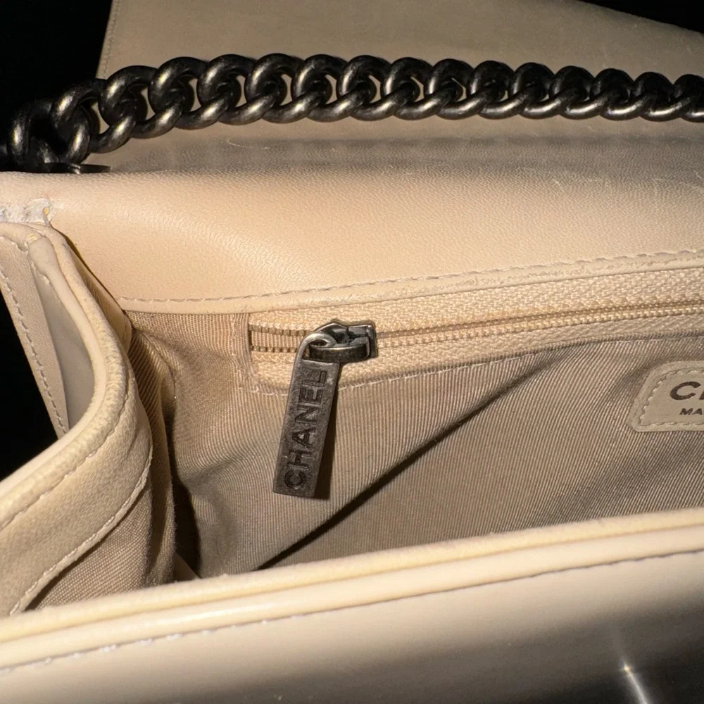 CHANEL BOY PATENT LEATHER CROSSBODY BAG - Picture 10 of 15